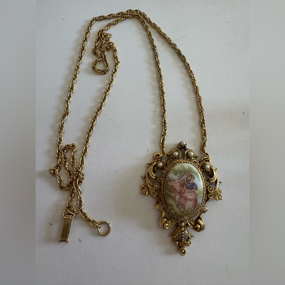 Vintage Victorian, revival pendant 1940-1950